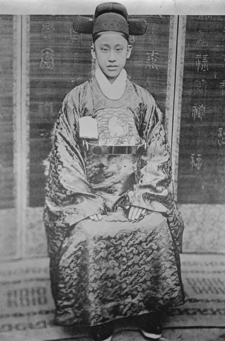 Framed Print : Koreas Ex emperor Prince Yi, the former Emperor of Korea, who is proceeding