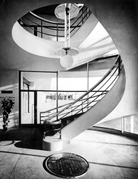 Framed Print : De La Warr Pavilion, Bexhill On Sea, Sussex. Designed by Erich Mendelsohn and Serge Framed Print : De La Warr Pavilion, Bexhill On Sea, Sussex. Designed by Erich Mendelsohn and Serge