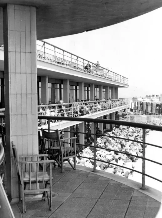 Framed Print : De La Warr Pavilion, Bexhill On Sea, Sussex Framed Print : De La Warr Pavilion, Bexhill On Sea, Sussex