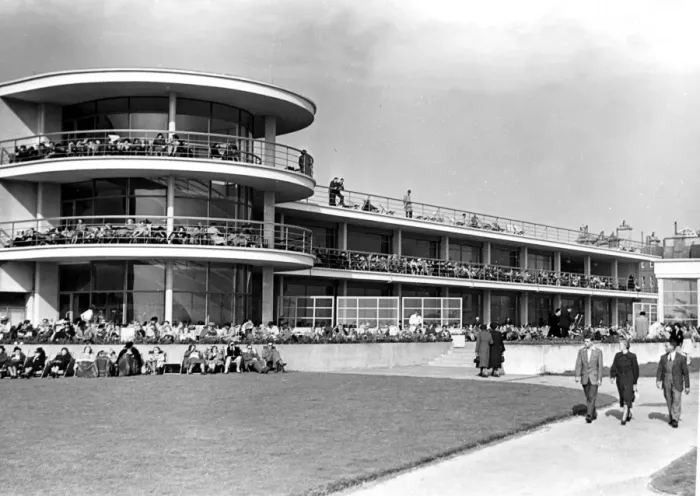 Framed Print : De La Warr Pavilion, Bexhill On Sea, Sussex. 1935 Framed Print : De La Warr Pavilion, Bexhill On Sea, Sussex. 1935
