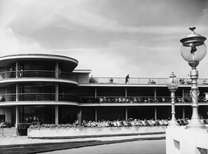 Framed Print : De La Warr Pavilion, Bexhill On Sea, Sussex. 1935 Framed Print : De La Warr Pavilion, Bexhill On Sea, Sussex. 1935