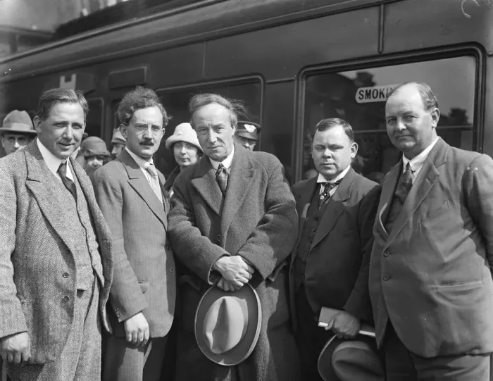 Framed Print : Labour MPs leave for Russia to investigate trade possibilities. Left to right : R A Taylor Framed Print : Labour MPs leave for Russia to investigate trade possibilities. Left to right : R A Taylor