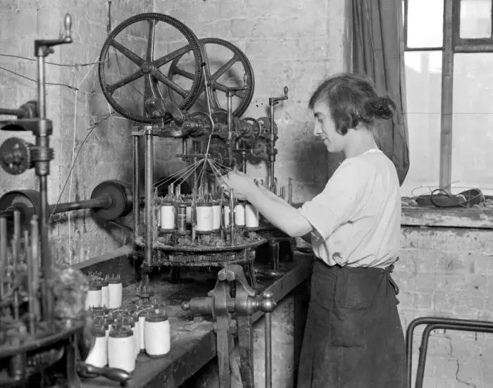 Framed Print : Lace making at messrs William Bridgett and Sons Ltd, Lenton, Nottingham. A machine Framed Print : Lace making at messrs William Bridgett and Sons Ltd, Lenton, Nottingham. A machine