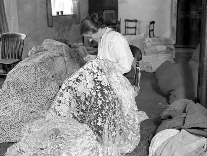 Framed Print : Lace making at messrs William Bridgett and Sons Ltd, Lenton, Nottingham. A mender Framed Print : Lace making at messrs William Bridgett and Sons Ltd, Lenton, Nottingham. A mender