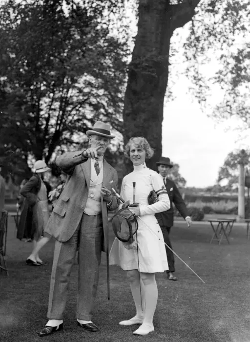 Framed Print : Ladies Fencing at Ranelagh. Sir George Hastings and Mrs Minton. 9 June 1928 Framed Print : Ladies Fencing at Ranelagh. Sir George Hastings and Mrs Minton. 9 June 1928