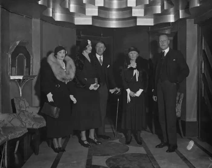 Framed Print : Lady Patricia and Commander Alexander Ramsay, centre, arriving at the Savoy Theatre Framed Print : Lady Patricia and Commander Alexander Ramsay, centre, arriving at the Savoy Theatre