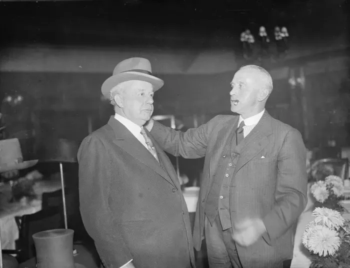 Framed Print : Latest hats for men on show at London luncheon. 27 November 1934 Framed Print : Latest hats for men on show at London luncheon. 27 November 1934