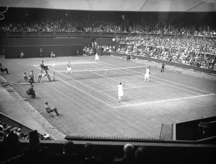 Framed Print : Lawn tennis championships at Wimbledon. A general view during the game between Miss E Ryan Framed Print : Lawn tennis championships at Wimbledon. A general view during the game between Miss E Ryan