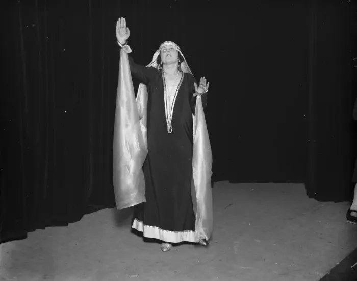 Framed Print : Le Miroir Juif at the London Pavilion. Mlle Korn singing Eli, Eli. 1 Framed Print : Le Miroir Juif at the London Pavilion. Mlle Korn singing Eli, Eli. 1