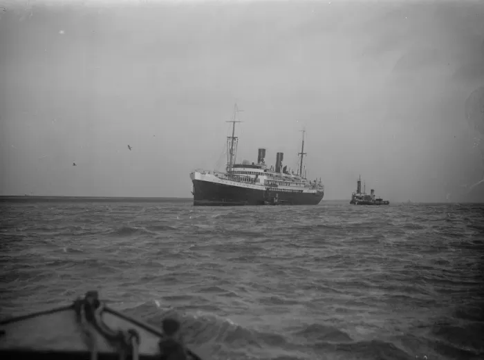 Framed Print : Leonardo da Vinci arrives at Gravesend. 11 December 1929