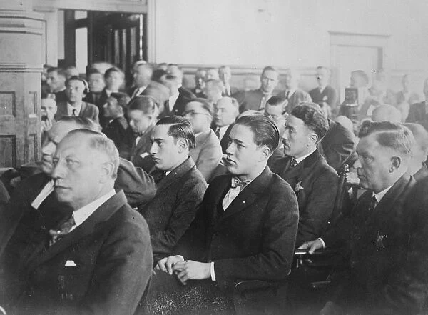 Leopold and Loeb murder court scenes as sentence is passed. Hundreds of people