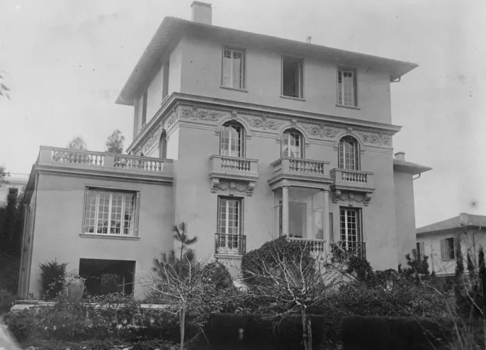 Framed Print : Les Bruyeres Duke of Connaughts house on the Riviera. 13 December 1926 Framed Print : Les Bruyeres Duke of Connaughts house on the Riviera. 13 December 1926