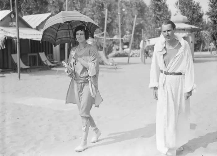 Framed Print : On the Lido Miss Iris Ford and Count Maurice De Bosdari 25 August 1926 Framed Print : On the Lido Miss Iris Ford and Count Maurice De Bosdari 25 August 1926