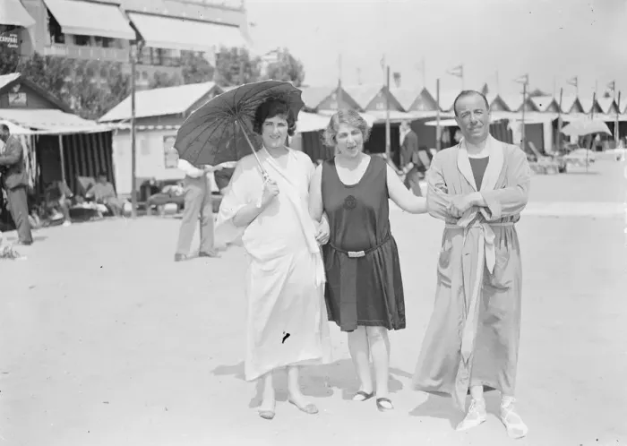 Framed Print : On the Lido Right to left, Lord and Lady Duveen with their daughter, Miss Duveen Framed Print : On the Lido Right to left, Lord and Lady Duveen with their daughter, Miss Duveen