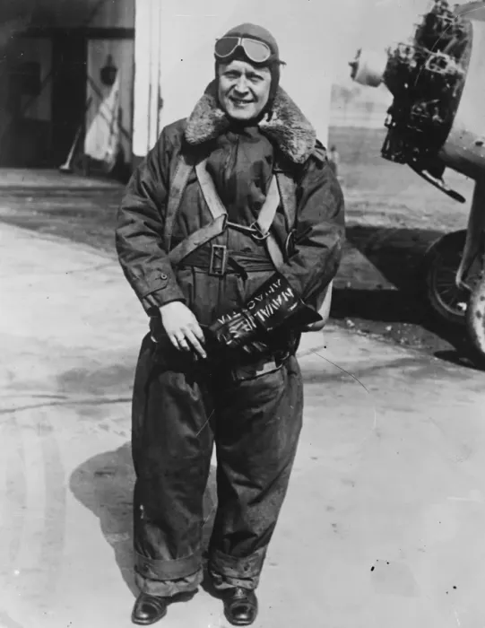 Framed Print : Lieutenant Pond to attempt Trans Atlantic flight. 1 July 1927 Framed Print : Lieutenant Pond to attempt Trans Atlantic flight. 1 July 1927
