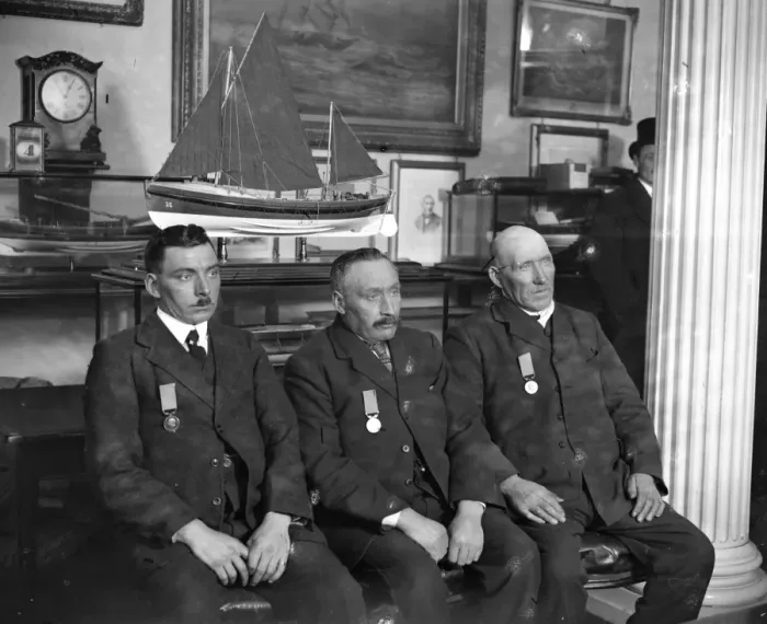 Framed Print : Lifeboat heroes. Left, Mr Bowman James Innes, Coxswain John Innes and acting
