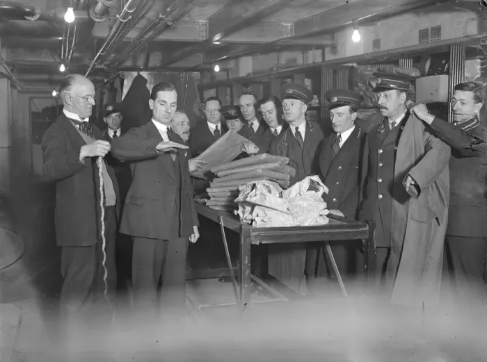 Framed Print : Lighter clothing for London underground employees. The four thousand uniformed Framed Print : Lighter clothing for London underground employees. The four thousand uniformed