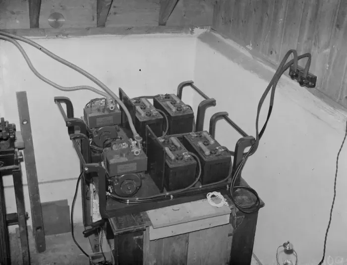 Framed Print : A lighting unit at the Western Motor Works garage in Chislehurst, Kent
