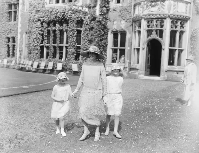 Framed Print : Little train bearers for Mondays wedding. Lady Edward Grosvenor with her children at Lord