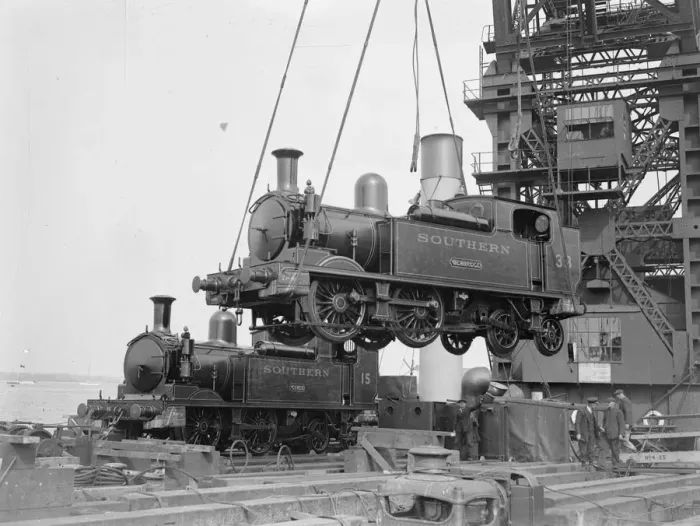 Framed Print : Loading two railways engines by the 150 ton floating crane for the Isle of Wight holiday rush Framed Print : Loading two railways engines by the 150 ton floating crane for the Isle of Wight holiday rush