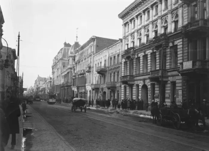 Framed Print : Lodtz, Poland. A street scene. 24 October 1921
