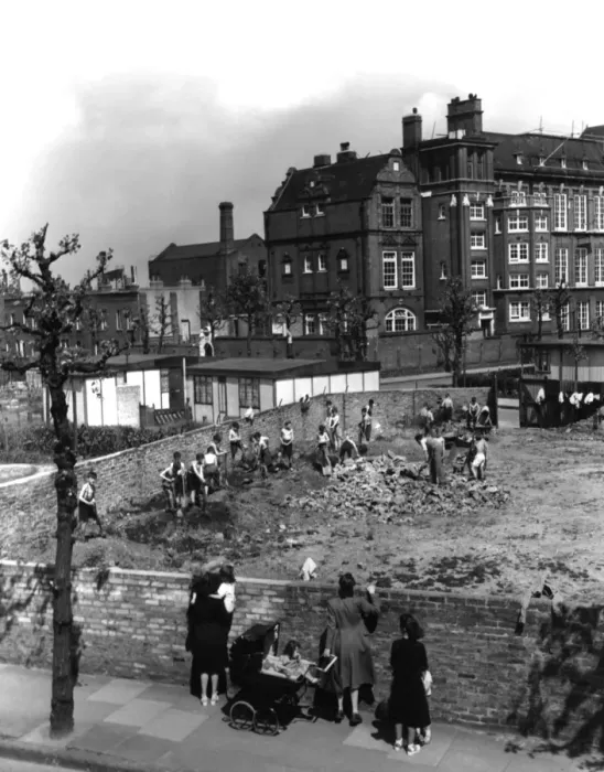 Framed Print : London. Bermondsey brightens up her bomb sites. 1950 Alma Alexis School, where pupils Framed Print : London. Bermondsey brightens up her bomb sites. 1950 Alma Alexis School, where pupils
