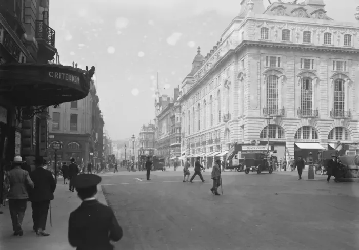 Framed Print : London Piccadilly 20 May 1927 Framed Print : London Piccadilly 20 May 1927