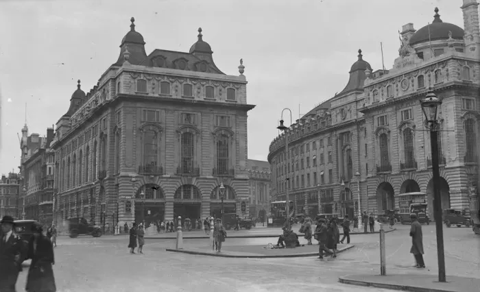 Framed Print : London Piccadilly Circus and Regent Street 4 August 1919 Framed Print : London Piccadilly Circus and Regent Street 4 August 1919