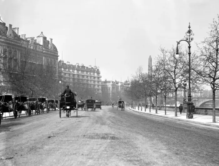 Framed Print : London scene. The Thames Embankment, central London with rows of Hansom Cabs
