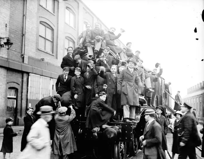 Framed Print : London schoolboys among the Kings special tour of Swindon locomotive works Framed Print : London schoolboys among the Kings special tour of Swindon locomotive works