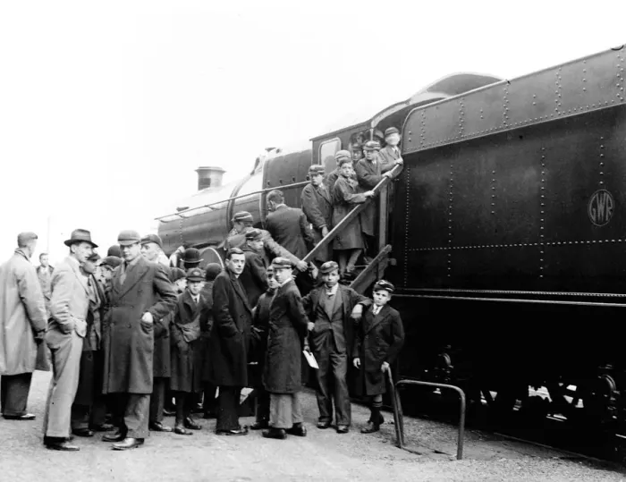 Framed Print : London schoolboys among the Kings special tour of Swindon locomotive works Framed Print : London schoolboys among the Kings special tour of Swindon locomotive works
