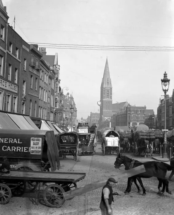 Framed Print : London street scene. A busy Whitechapel High Street, sometime between 1900 and 1910 Framed Print : London street scene. A busy Whitechapel High Street, sometime between 1900 and 1910