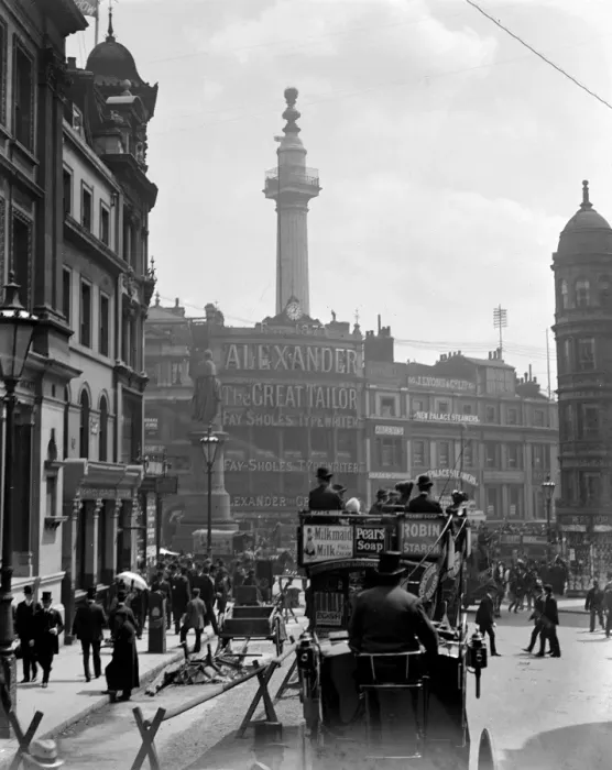 Framed Print : London street scene. The column of The Monument, ( to the Great Fire of London Framed Print : London street scene. The column of The Monument, ( to the Great Fire of London