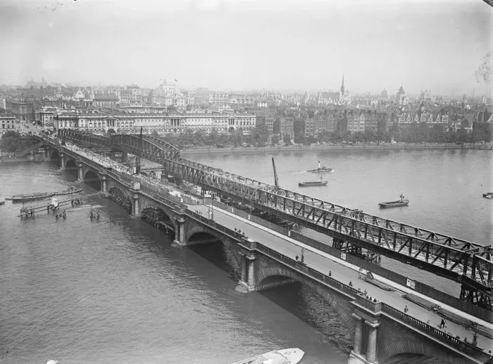 Framed Print : London, Waterloo, The old and new bridges 16 June 1925 Framed Print : London, Waterloo, The old and new bridges 16 June 1925