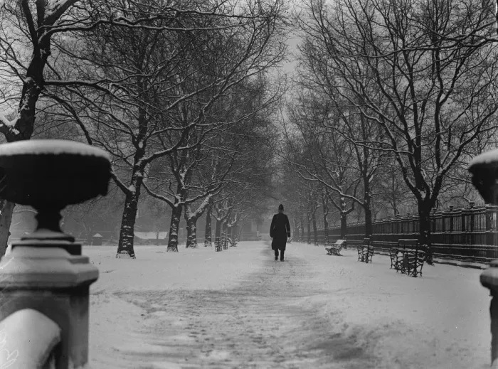 Framed Print : London in Winters grip. A London policeman on his beat in apparently rural surroundings Framed Print : London in Winters grip. A London policeman on his beat in apparently rural surroundings