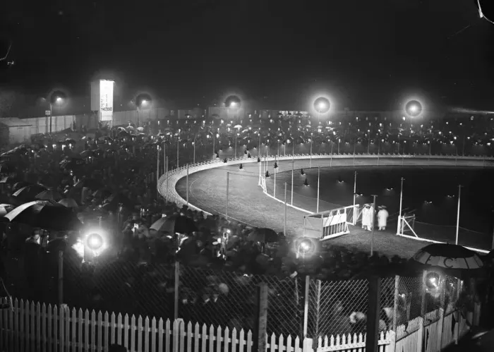 Framed Print : Londons new greyhound racing track opens at Harringay. A general view of Framed Print : Londons new greyhound racing track opens at Harringay. A general view of