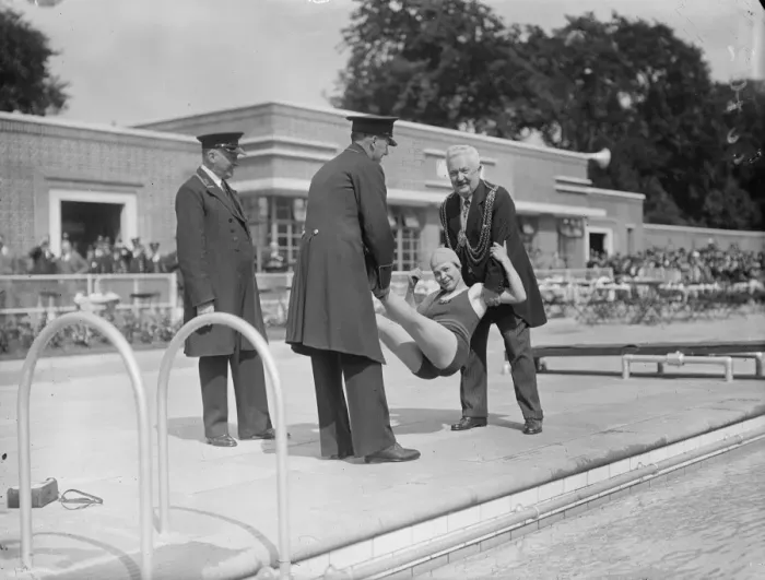 Framed Print : Londons newest open-air swimming pool at Brockwell Park was opened by the Mayor of Lambeth Framed Print : Londons newest open-air swimming pool at Brockwell Park was opened by the Mayor of Lambeth