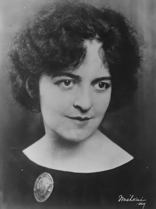 Framed Print : The Long Range Voice, to sing to Europe from America Miss Edith Bennett the celebrated Framed Print : The Long Range Voice, to sing to Europe from America Miss Edith Bennett the celebrated