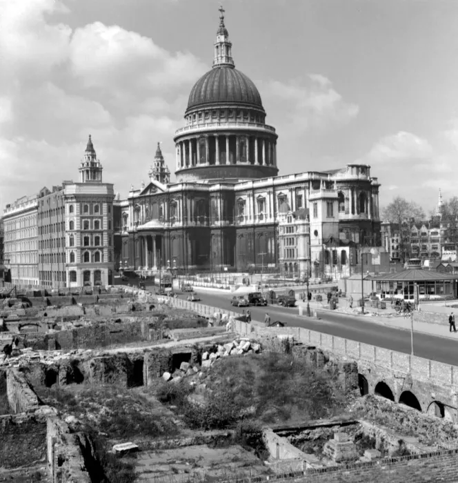Framed Print : Looking at St Pauls Cathedral, down Cannon Street, still showing wartime bomb damage