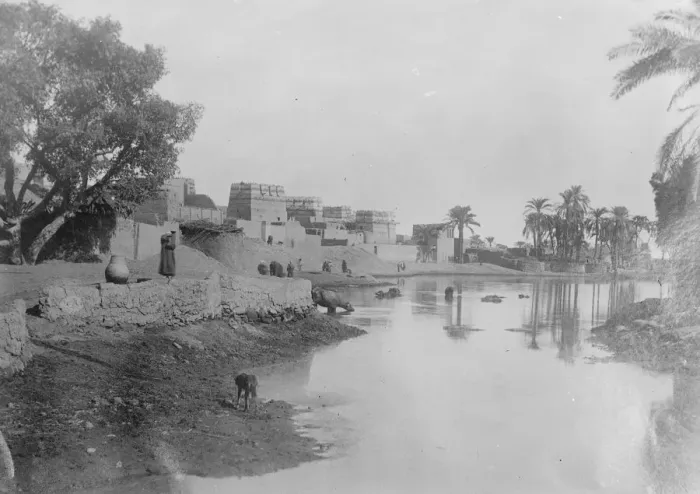Framed Print : Lord Canarvons treasure find. A panorama of the eastern end of Luxor, the scene Framed Print : Lord Canarvons treasure find. A panorama of the eastern end of Luxor, the scene