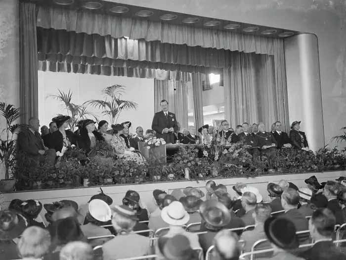 Framed Print : Lord Cornwallis opens the Bexleyheath Technical College in Kent. 1939 Framed Print : Lord Cornwallis opens the Bexleyheath Technical College in Kent. 1939