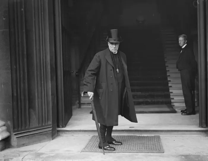 Framed Print : Lord Davidson of Lambeth takes his seat in the house of Lords. Lord Davidson of