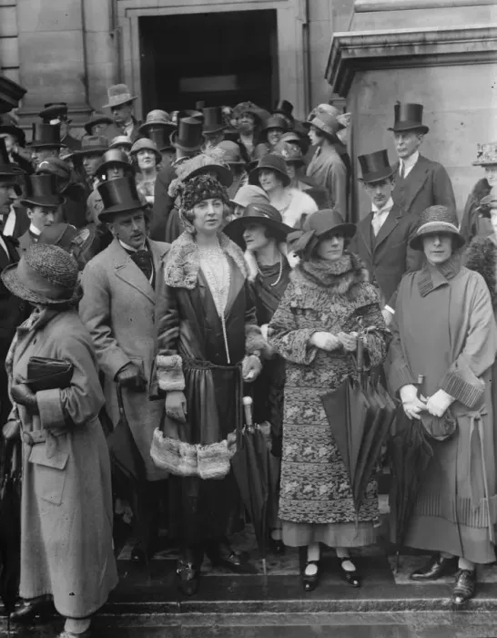 Framed Print : Lord Ilchesters daughter weds. Constance, Duchess of Westminster leaving. 11 Framed Print : Lord Ilchesters daughter weds. Constance, Duchess of Westminster leaving. 11