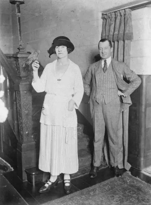 Framed Print : Lord and Lady Terrington at their home Binfield, Marlow 30 October 1921