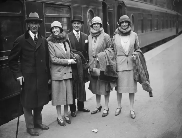 Framed Print : Lord Lytton returns to London. The Earl and Countess of Lytton with their two daughters Framed Print : Lord Lytton returns to London. The Earl and Countess of Lytton with their two daughters