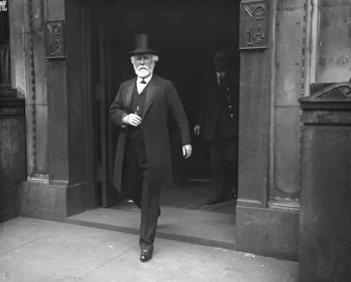 Framed Print : Lord Pierrie at the White Star Offices Framed Print : Lord Pierrie at the White Star Offices