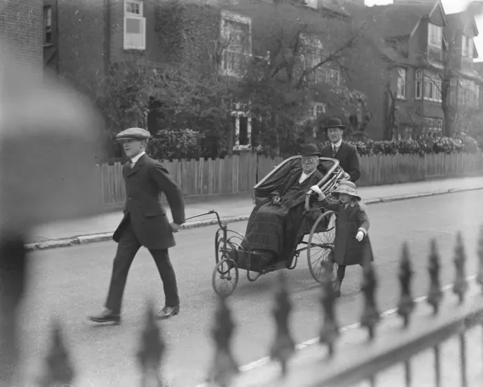 Framed Print : Lord Rosebery opens bowling green at Epsom. Lord Rosebery on his way to the ceremony Framed Print : Lord Rosebery opens bowling green at Epsom. Lord Rosebery on his way to the ceremony
