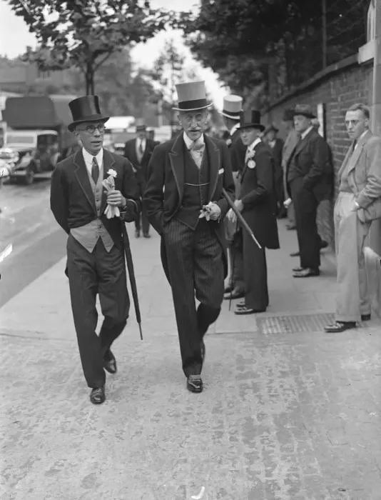 Framed Print : Lord Willingdon (right), former Viceroy of India arriving at Lords with Major G
