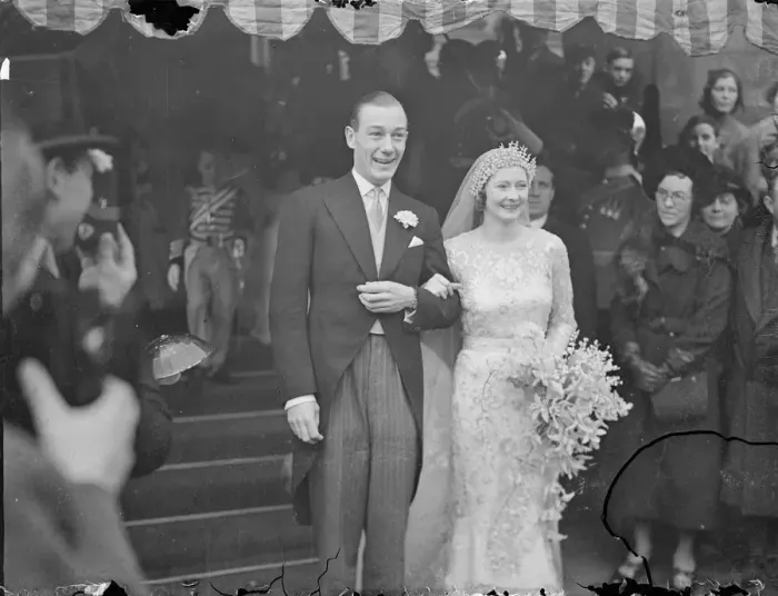 Framed Print : Lordinchcapes daughter married at Brompton oratory. Setting a new bridal fashion Framed Print : Lordinchcapes daughter married at Brompton oratory. Setting a new bridal fashion