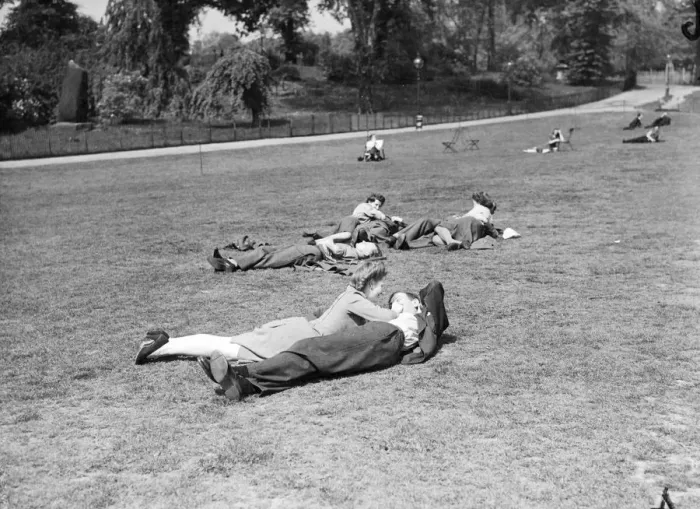 Framed Print : Lovers in Hyde Park May 1947 love couple romance romantic for valentines day be